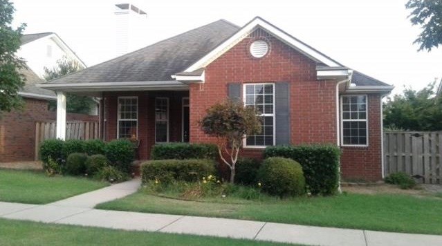 This lovely 1621 SF home features 3 bedroom, 2 baths, 2 car garage in Springdale's most popular subdivision. Lots of amenities. Call for more information.