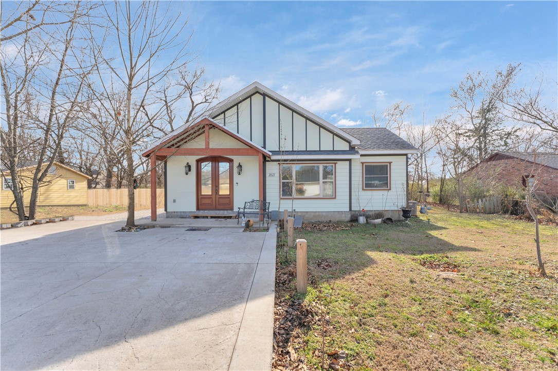 $5,000 Toward Your Closing Costs!
The seller is offering $8,000 toward closing costs and prepaids, plus an allowance for cabinet doors—making this spacious home an even better opportunity!
This 4-bedroom, 2-bath home is in a prime location with easy access to I-49, 71B, shopping, schools, JB Parks, and outdoor trails. The home features a large upstairs bedroom perfect as a private suite, guest space, or bonus room. The kitchen boasts granite countertops, plenty of cabinet storage, and a 7-burner gas stove ideal for cooking and entertaining.
Luxury finishes in the downstairs bathroom add elegance, and outside, a covered patio with recessed lighting overlooks a 0.40-acre lot—perfect for gatherings, outdoor activities, or relaxing in your own backyard retreat.
Space, comfort, convenience, and extra savings—all in one incredible home!