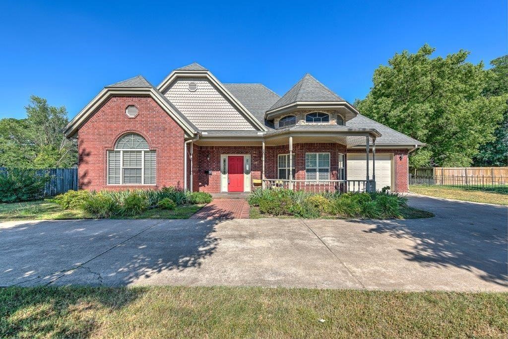 LOCATION, LOCATION, LOCATION! Enjoy a 5 minute easy walk to Bentonville's City Square where you will find shopping, entertainment, restaurants, Saturday Farmer's Markets, First Friday, live music, and much more just .3 miles away! One level home offering 2 bedrooms and 2 full baths on a .29 acre spacious lot! Walk to trails, museums, and more!