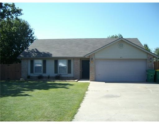Great 3 bedroom 2 bath on home Cul-de-sac.  Vinyl plank wood flooring through out home.  wood burning fire place in living room, large fenced back yard.  Close to New Bentonville West High School.  2 car garage.