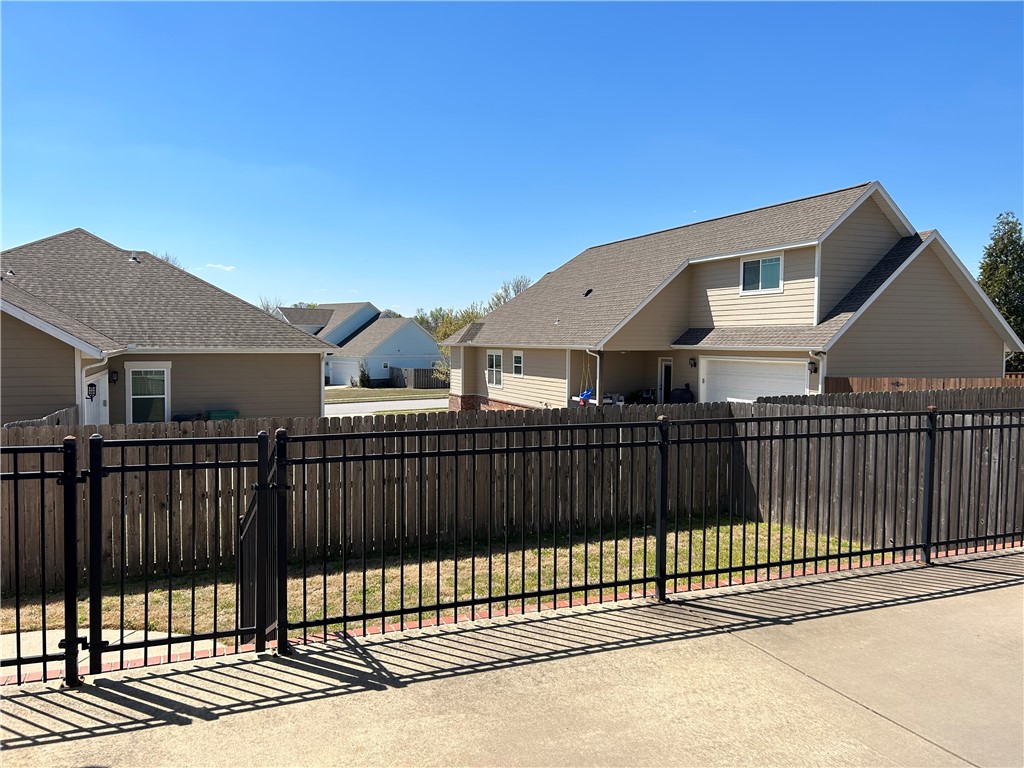 Rocky Creek Sub Rogers - Residential Lease