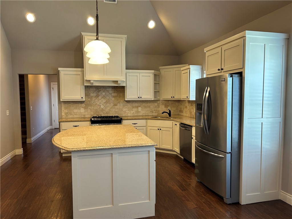 Rocky Creek Sub Rogers - Residential Lease
