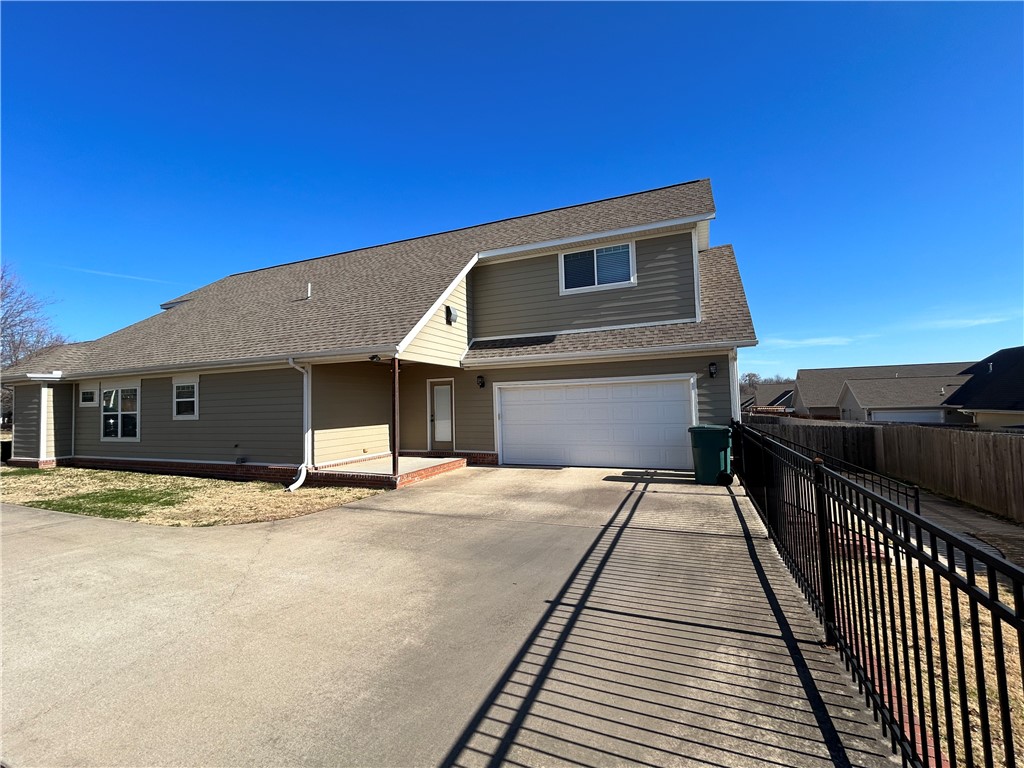 Rocky Creek Sub Rogers - Residential Lease