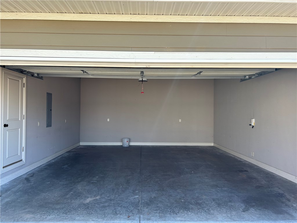 Rocky Creek Sub Rogers - Residential Lease