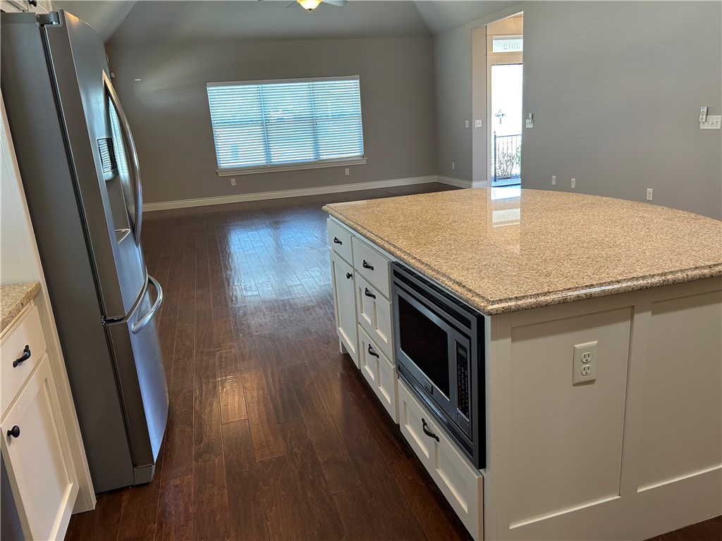 Rocky Creek Sub Rogers - Residential Lease