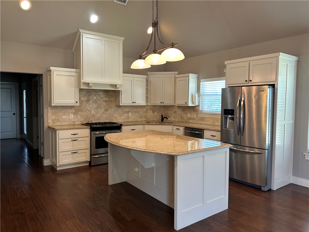 Rocky Creek Sub Rogers - Residential Lease