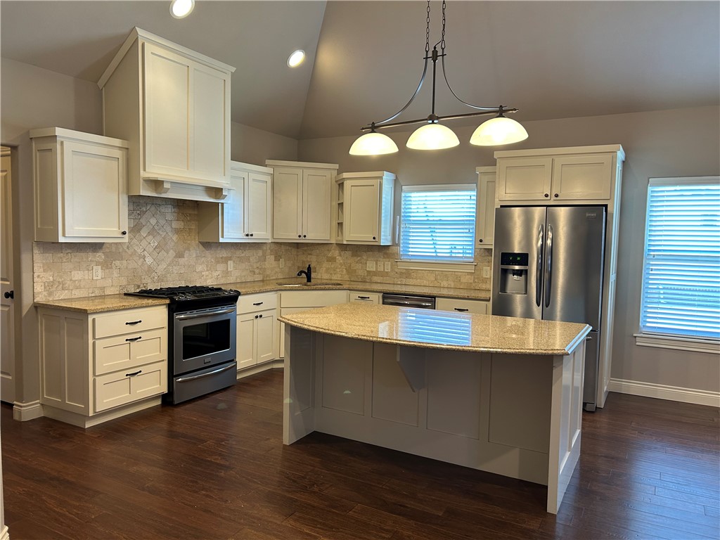 Rocky Creek Sub Rogers - Residential Lease
