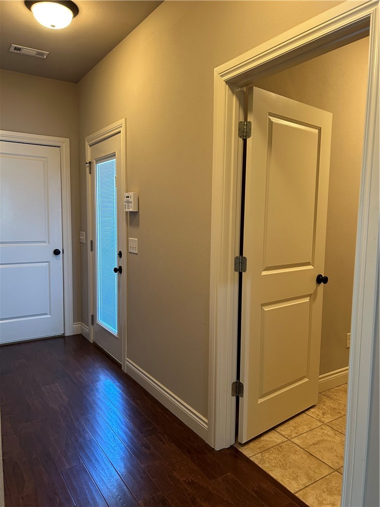 Rocky Creek Sub Rogers - Residential Lease