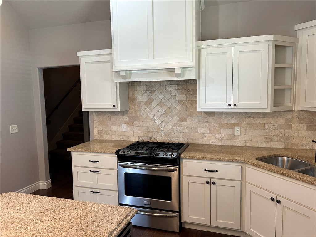 Rocky Creek Sub Rogers - Residential Lease