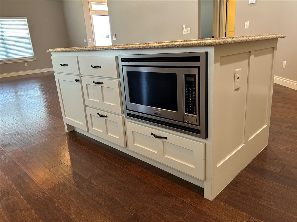 Rocky Creek Sub Rogers - Residential Lease