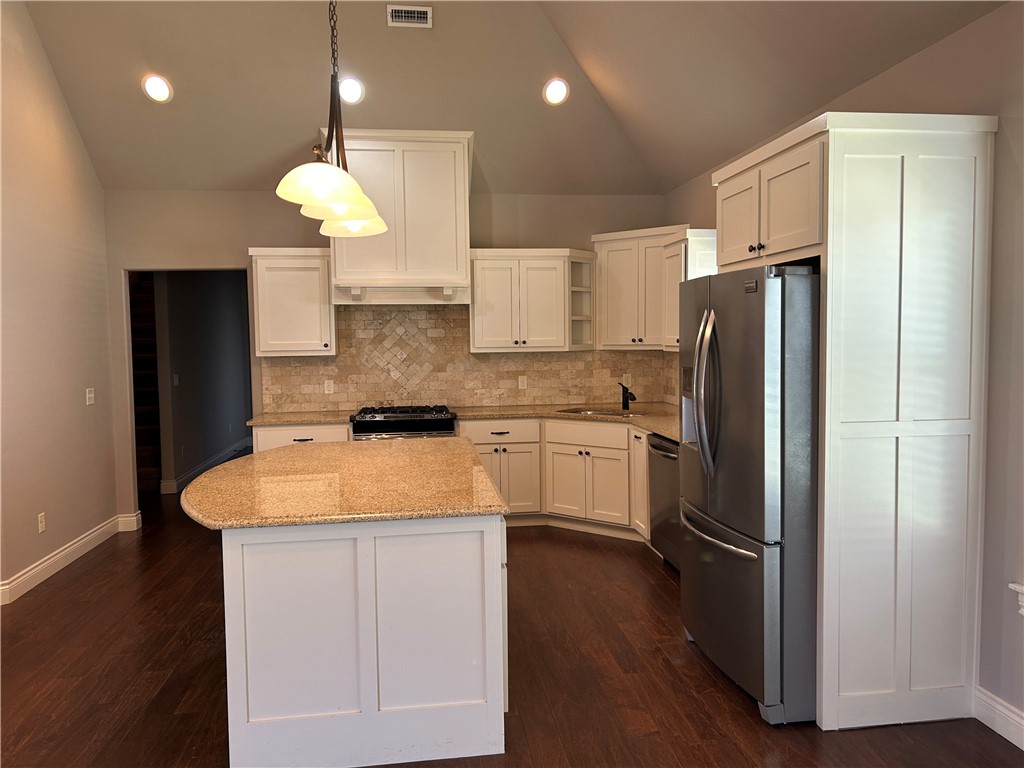 Rocky Creek Sub Rogers - Residential Lease