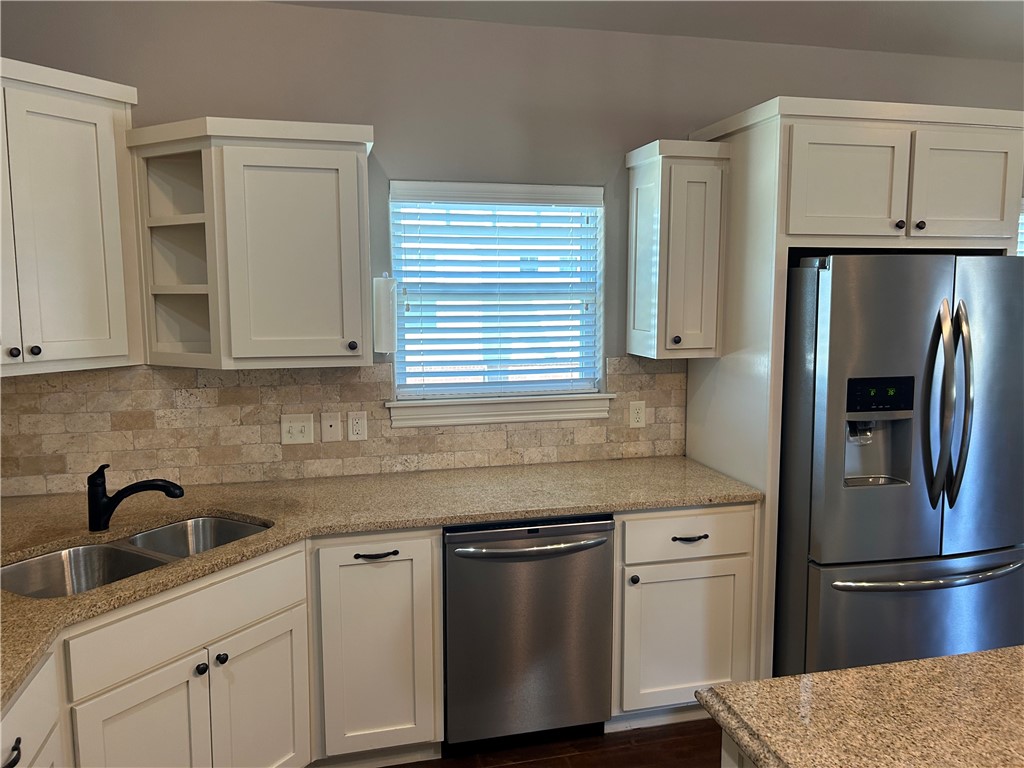 Rocky Creek Sub Rogers - Residential Lease