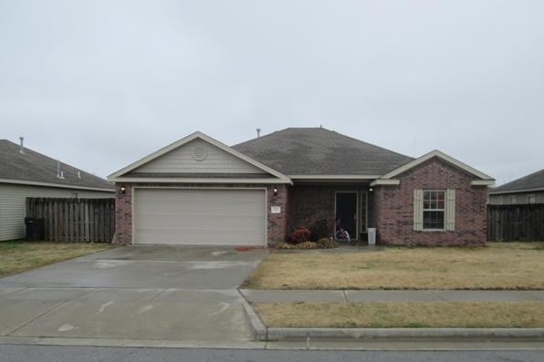 This 3 Bedroom, 2 Bath, 2 Car Garage split floor plan home features open floor plan, gas fireplace, master suite with whirlpool tub, separate shower, covered patio and more.
