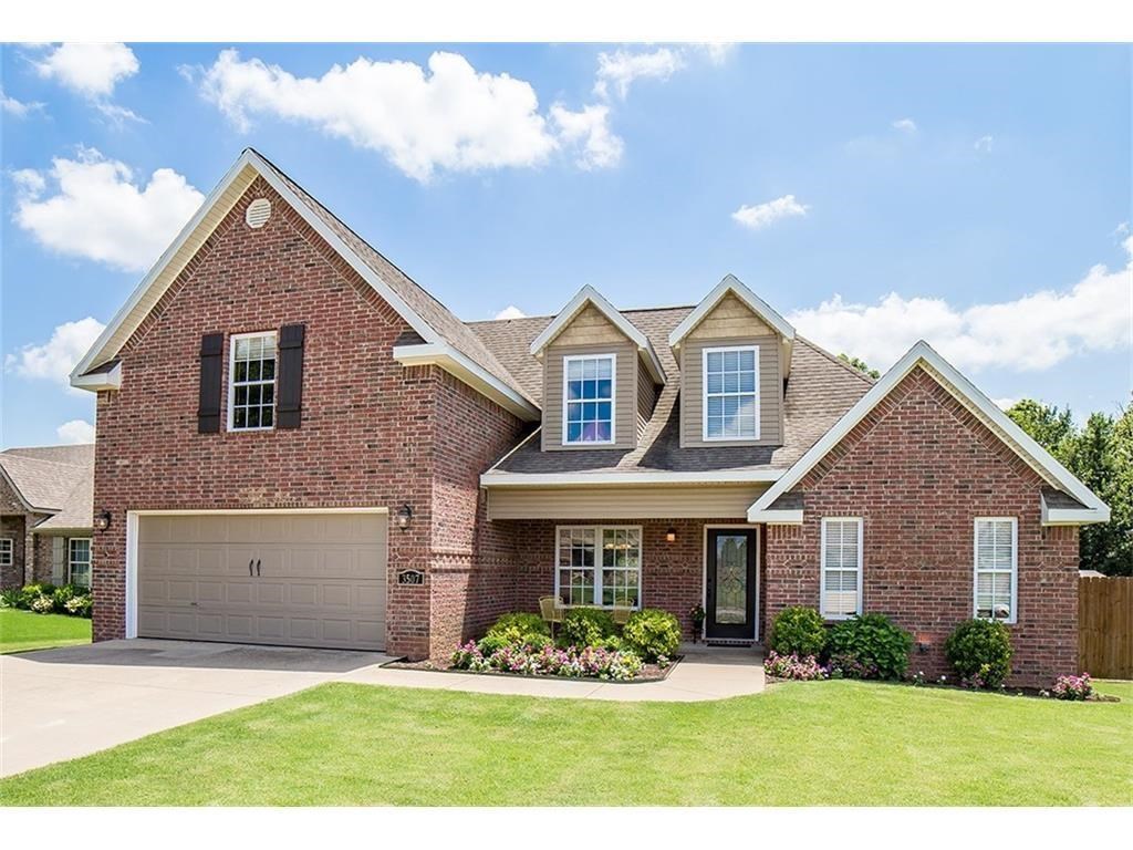 Spacious 4 bed/2.5 bath brick home close to schools, shopping. Large fenced yard, covered deck, solid surface floors throughout.  No refrigerator (Washer/Dryer negotiable). Blue walls can be painted a neutral color with the signing of a 1-year or longer lease...2 weeks required from date of application acceptance.