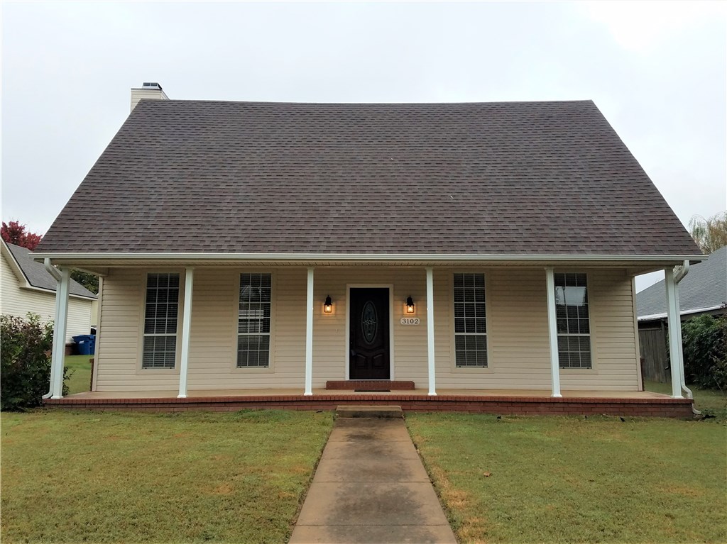 Vacant & Ready to Move-In!!
Almost everything NEW!! (Flooring, paint, appliances, kitchen granite countertops, ceiling fans, window coverings, exterior doors & hardware, etc.) Compares to a new build!
Home has 9 foot ceilings, recessed lighting, crown molding, and gas fireplace.
Enjoy the outdoors with the covered patio and well manicured lawn.
Has premium, quiet location to Elm Tree Elementary & Ardis Ann Middle School.
Literally just minutes to Walmart Home Office & the Downtown Square.