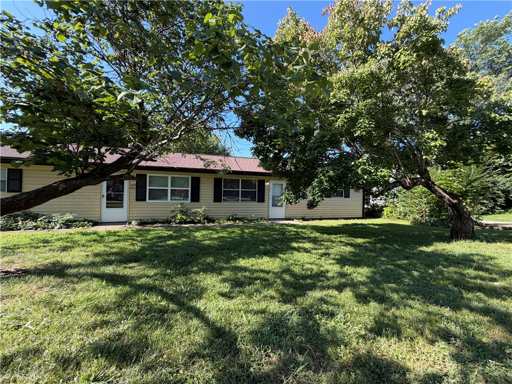 Charming 2-bed, 1-bath home in South Fayetteville neighborhood. Close to shopping, dining, and parks. Practical layout with a welcoming living area, full kitchen, and 2 bedrooms. Rent is $1,150 per month, with a required $45/month Resident Benefits Package that includes renter's insurance, credit building, air filters, for a monthly total of $1,195/month. The security deposit is $1,150. Owner will provide a washer and dryer for an additional $40 per month.
Highlights:
-2 Bedrooms, 1 Bathroom – 832 sq. ft.
-Pet-friendly - additional fees and pet rent applicable. 
-Pet rent: $35 per month if less than 30lbs. $50 per month if 30lbs or more. 
-Pet Fee (non-refundable): $250 per pet
-$1,150/month + $45/month Resident Benefits Package + $1,150.00 security deposit
-Washer and dryer for additional $40/month 
-Tenant pays all utilities and pest control
-Landlord provides lawncare
-Designated parking area in back of units.

All adults must fill out an application and pass/background check. Application is $35