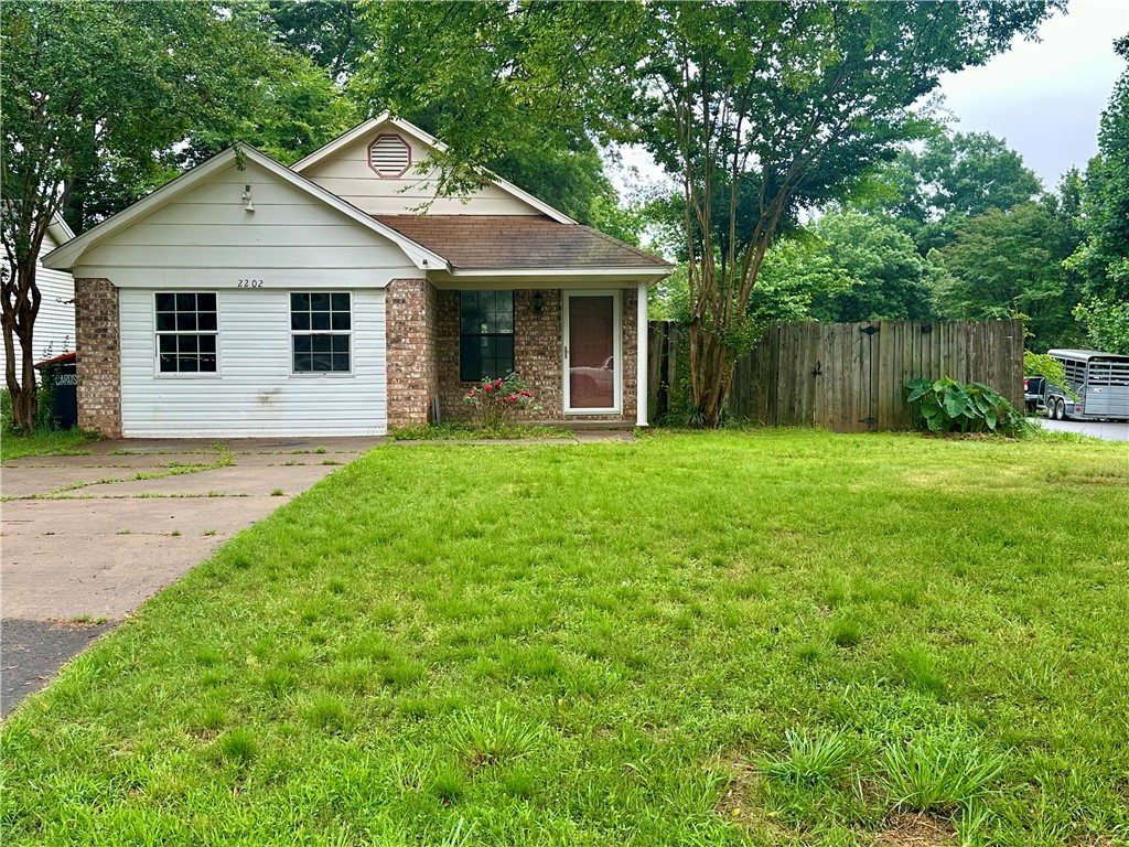 2202 S. Jackson Cove is ready for its new owners! On top of having 3 bedrooms and 2 full bathrooms, this home also offers an additional space that can be used as an additional bedroom, office, or flex space This property features fresh paint, new appliances, a professional clean, and so much more! The fenced in backyard gives you privacy and space for gatherings! Make this your home. Schedule your showing today!