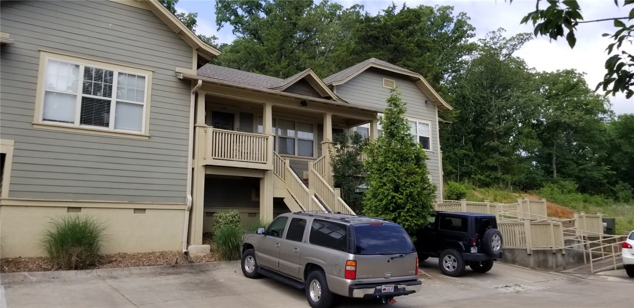 Nice town house in E Fayetteville. Home features, 2 Bedroom, 2 Bathroom all appliances, granite countertops, nice finishes, carpet in living room & bedroom.