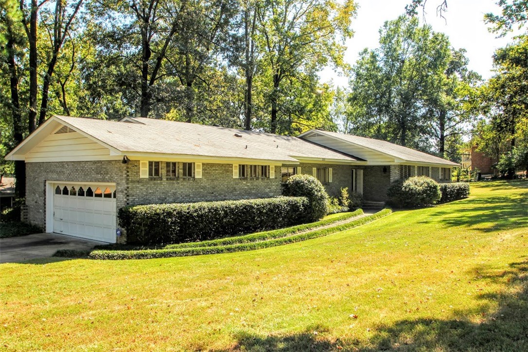 Amazing house in a prestigious, centrally located neighborhood on 2 lots!  This is a custom home with tons of space- two large living areas, formal dining, eat-in kitchen open to living areas and 4 large bedrooms all on one level!  This home sits on 3/4 of an acre lot in Colonial Heights and is close to schools, shopping and the hospital.  The yard is like a park with mature trees and a wrought iron and brick fence. Vaulted ceilings with beams, huge kitchen, 2 fireplaces--- Hurry!