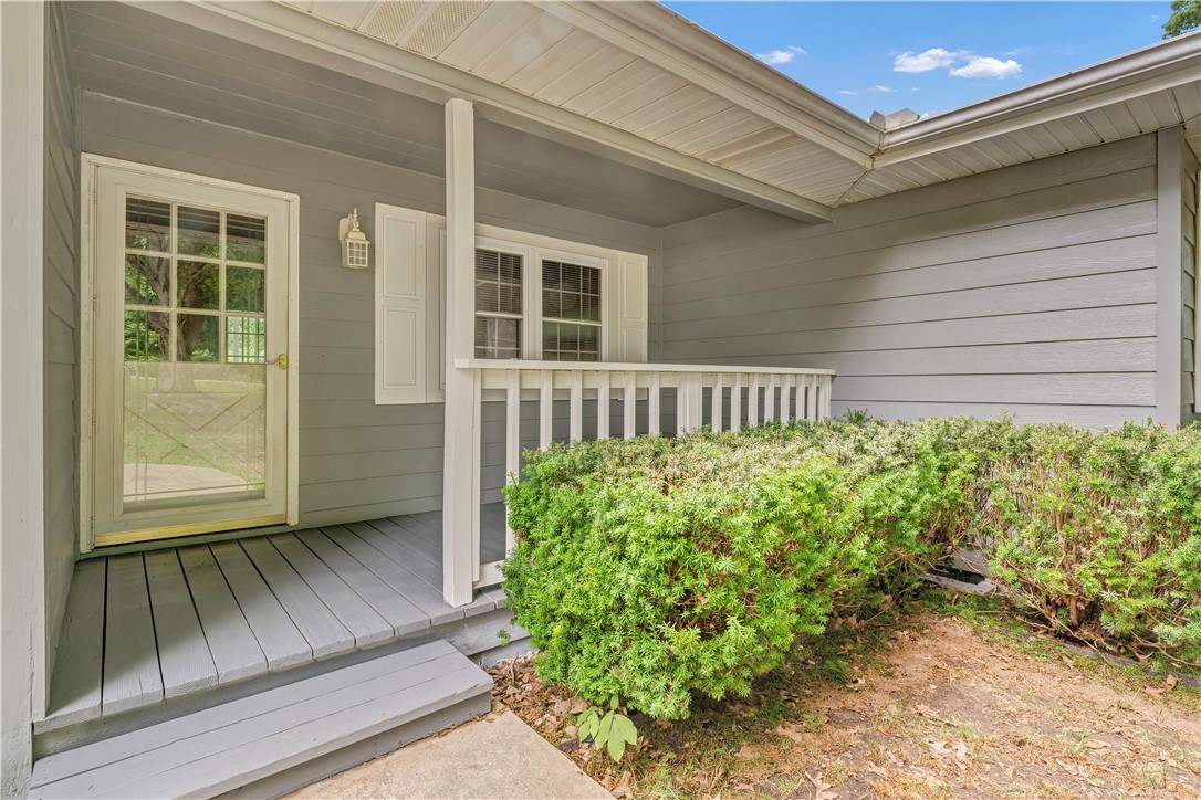 Welcome to your next home this 3-bedroom 2 full bath with 1 car carport is nestled in Bella Vista  - All appliances including washer & dryer included - Covered deck & backyard storage shed - Background and Credit check required