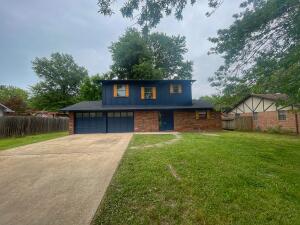 3 bed (easily a 4 bedroom)  2.5 remodeled home close to tech! Almost completely renovated with a brand new roof, new appliances, new hardware, and new fixtures with custom showers!View video walkthrough here: https://www.tiktok.com/t/ZTdcPnRnF/?k=1