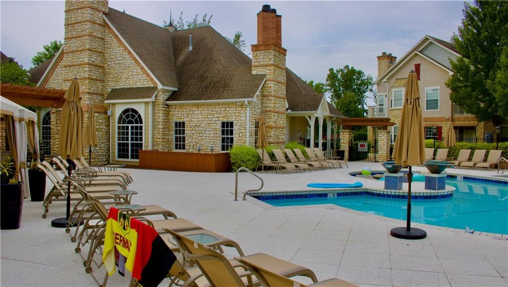 Stone Manor Condo Rogers - Residential Lease