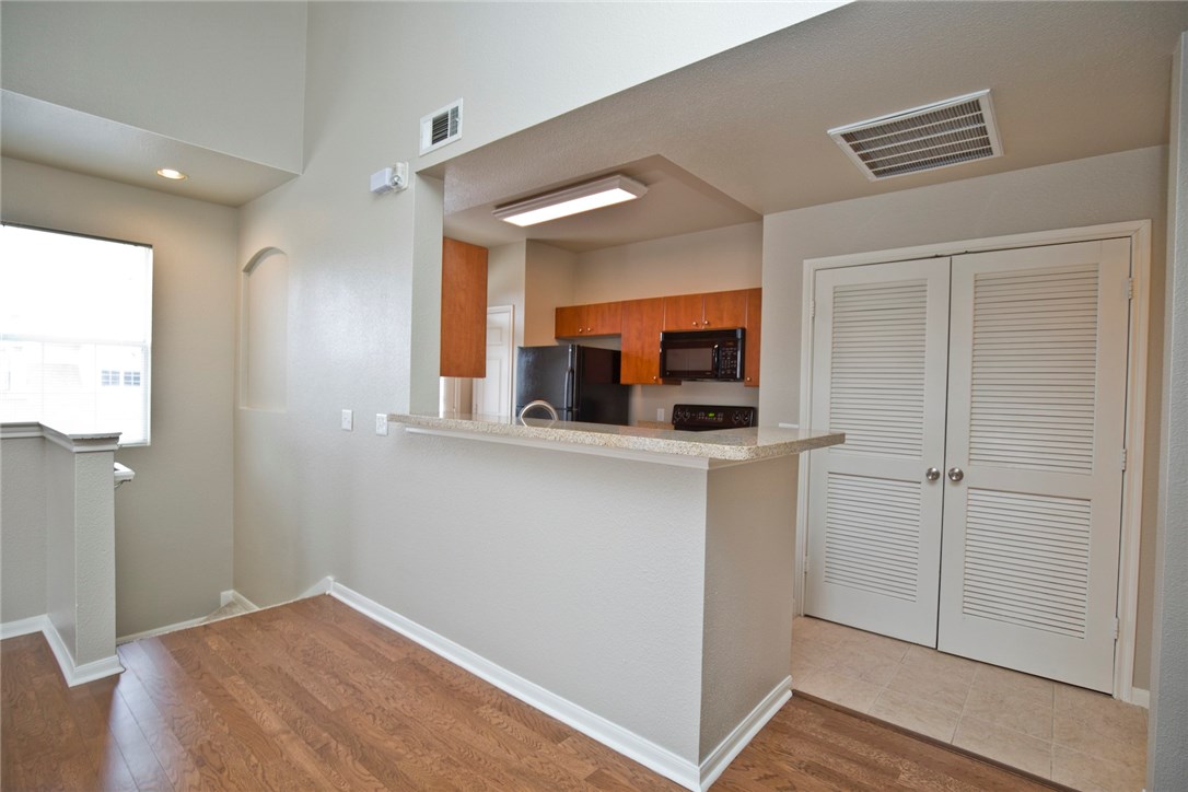 Stone Manor Condo Rogers - Residential Lease