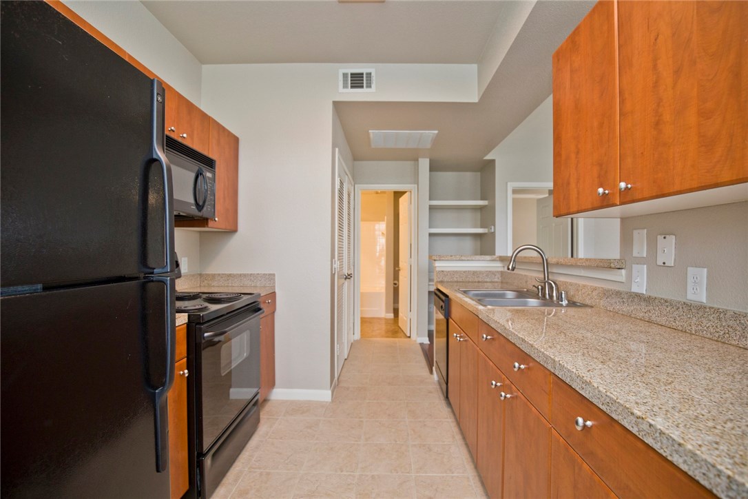 Stone Manor Condo Rogers - Residential Lease