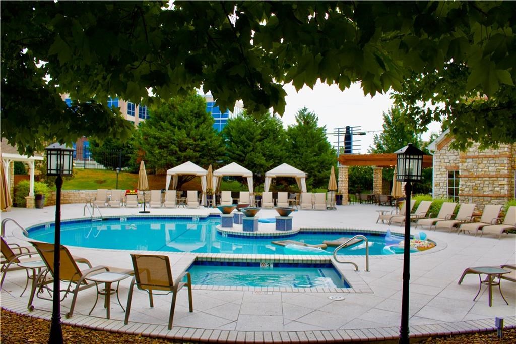 Stone Manor Condo Rogers - Residential Lease