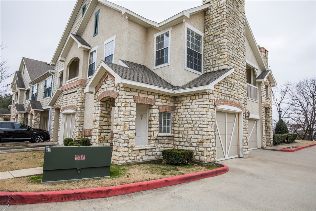 Stone Manor Condo Rogers - Residential Lease