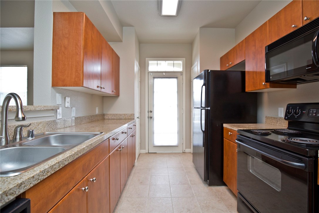 Stone Manor Condo Rogers - Residential Lease