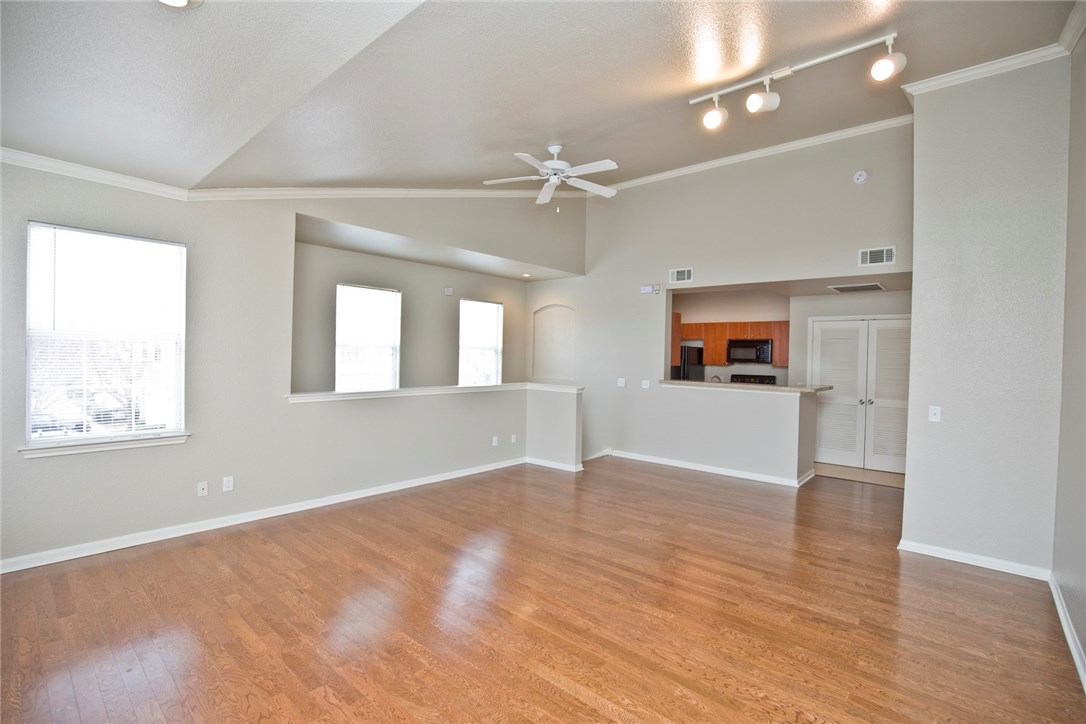 Stone Manor Condo Rogers - Residential Lease