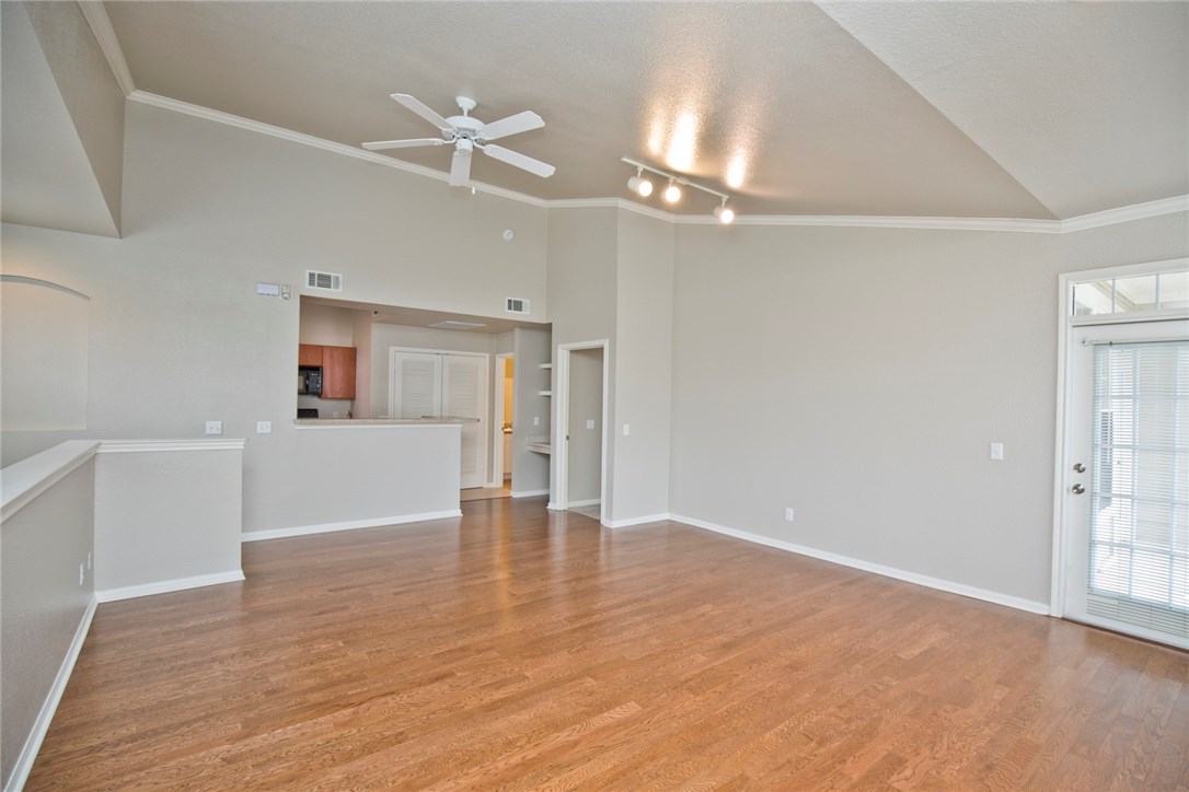 Stone Manor Condo Rogers - Residential Lease