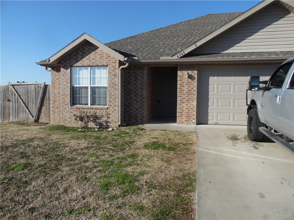 3 bedroom/2 bath duplex in a great location.