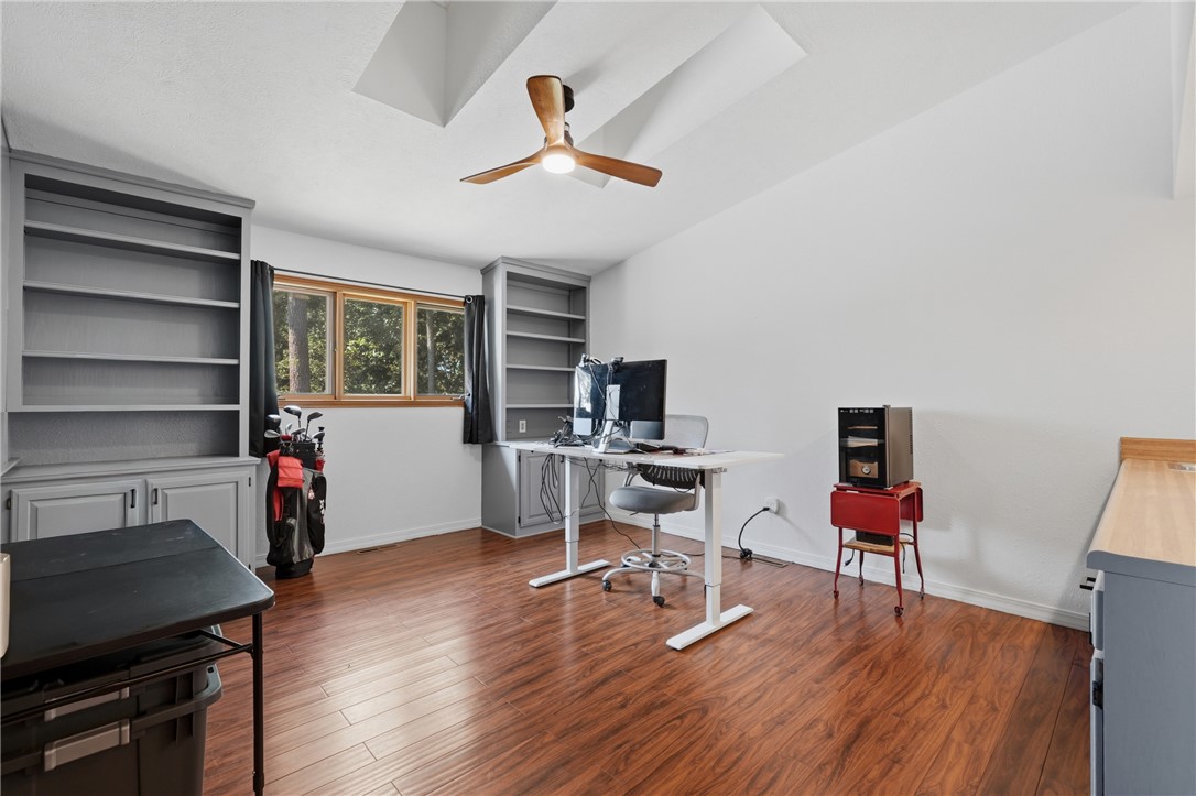 UNIT 9 HOLIDAY ISLAND - Residential
