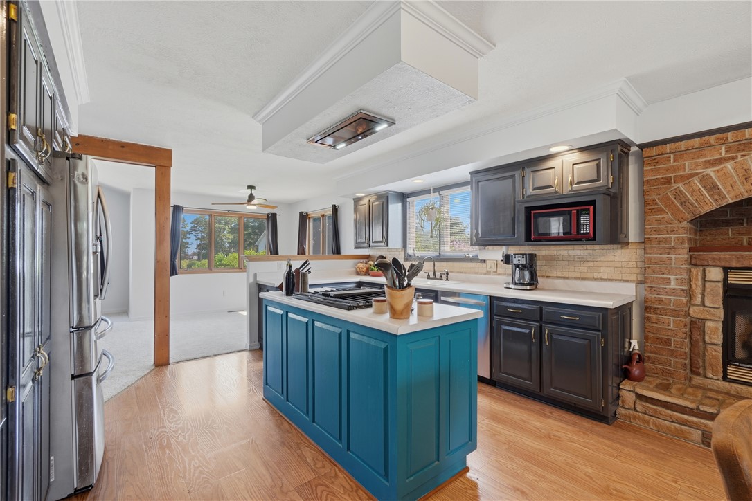 UNIT 9 HOLIDAY ISLAND - Residential