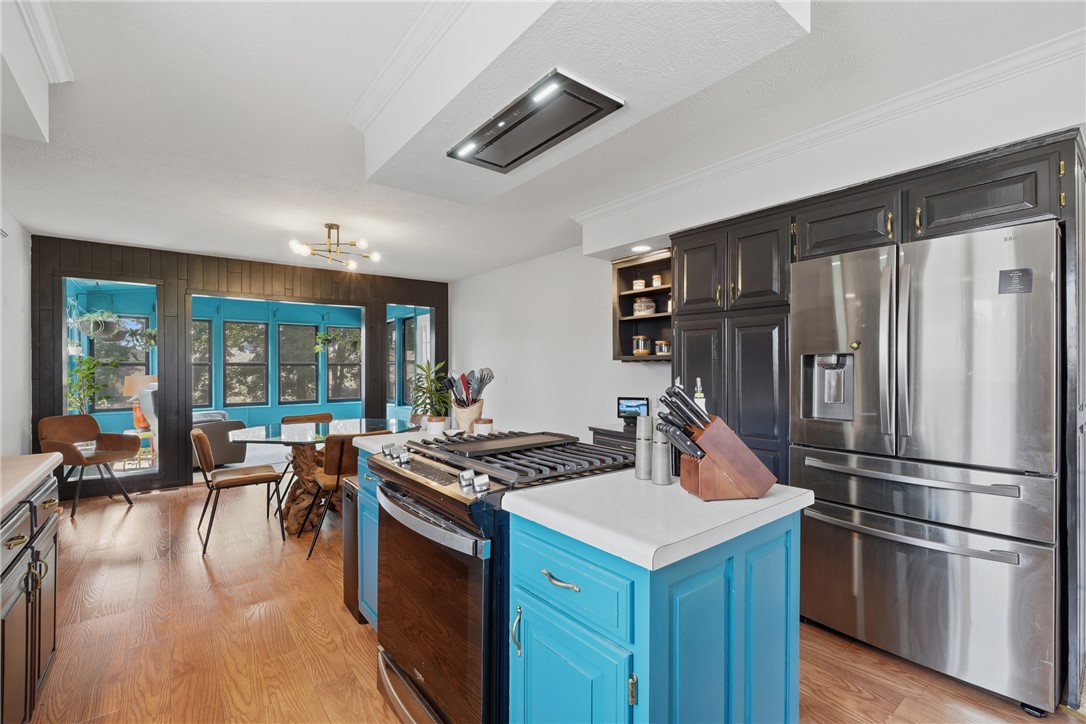 UNIT 9 HOLIDAY ISLAND - Residential