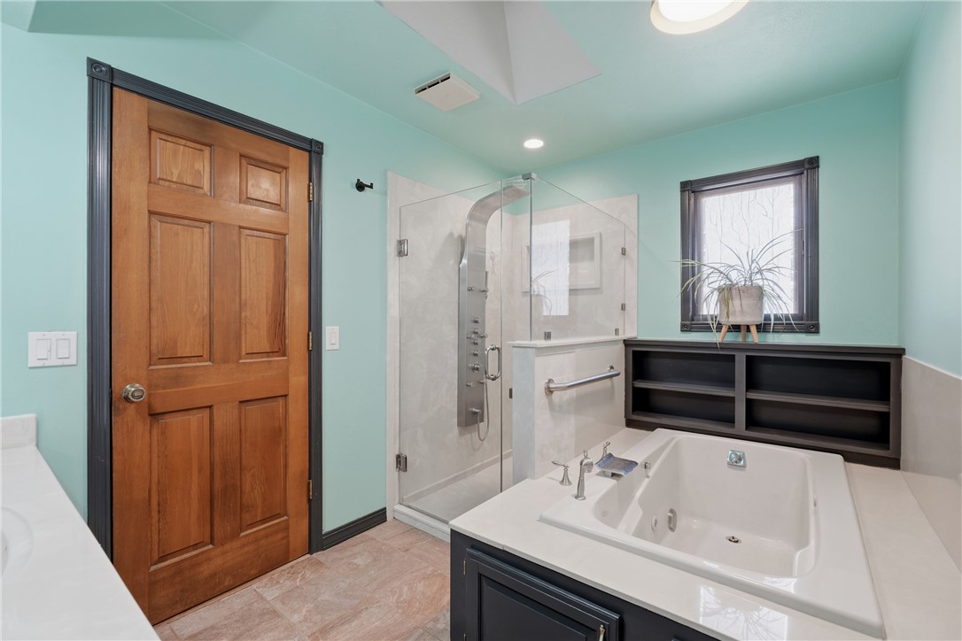 UNIT 9 HOLIDAY ISLAND - Residential