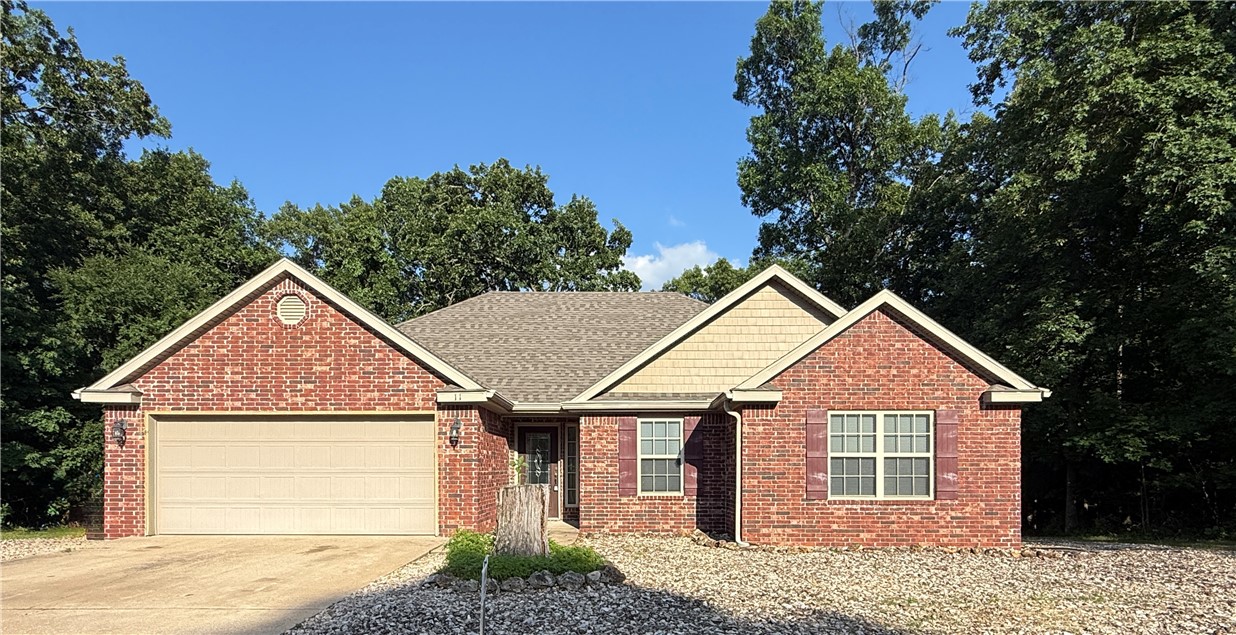 Great North Bella Vista Rental 
Enjoy the privacy and convenience of this well-located 3-bedroom, 2-bath home on the north side of Bella Vista, within the highly sought-after Bentonville School District. Situated next to a vacant lot, this property offers additional privacy and an open feel rarely found in neighborhood settings.
The home features a level yard, with low-maintenance rock landscaping in the front and a spacious backyard. Convenient access to Bella Vista amenities, trails, and nearby Bentonville shopping, dining, and 
Owner to manage with approved application 
Pets negotiable with additional pet fee and monthly pet rent
NO CATS FIRM
Maximum of 2 pets allowed,45 lb maximum weight per pet
Backyard is not fenced; tenant must provide appropriate pet containment