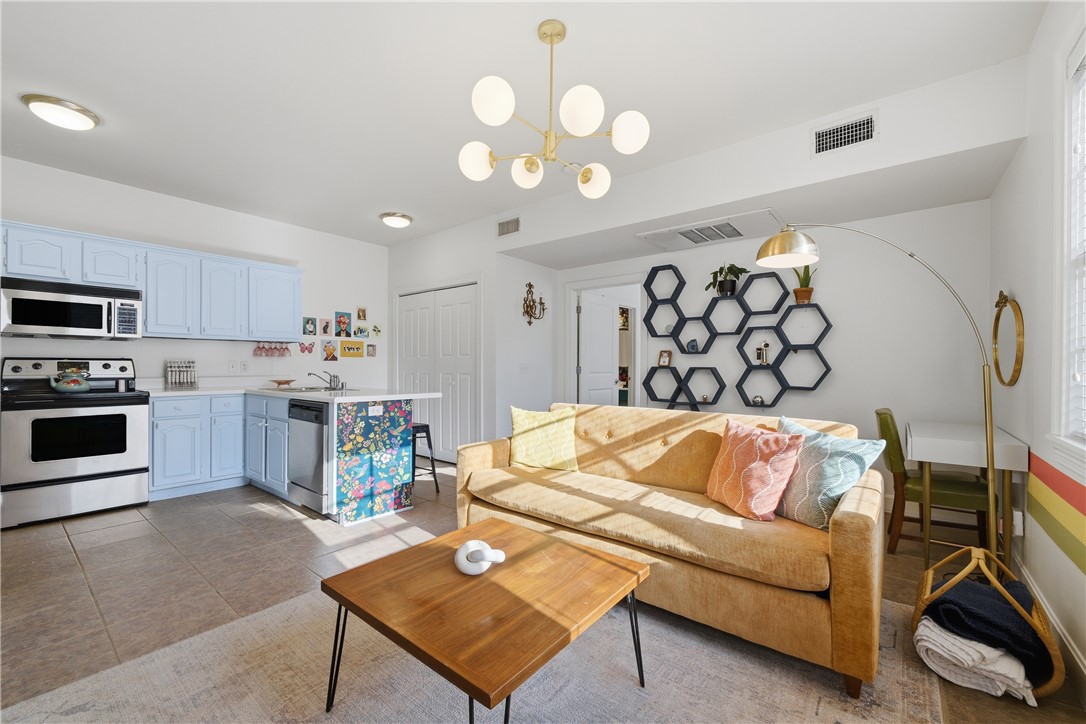 Mullis Apartments - Hpr - Residential