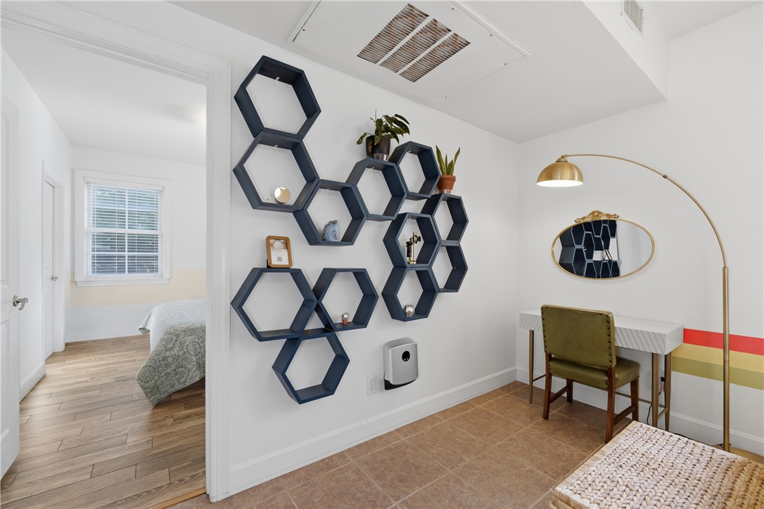 Mullis Apartments - Hpr - Residential