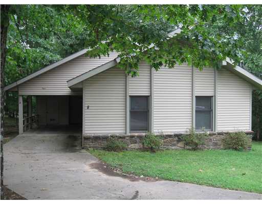 2 BED, 1 1/2 BATH HOME IN BELLA VISTA!
Wooded lot, mature trees surround the property for a country feeling