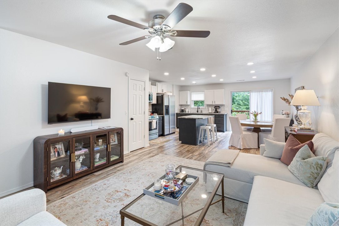 Updated 3 bed, 2.5 bath duplex with a private wooded backyard, large entertaining deck, and one-car garage. Fully renovated interior features luxury vinyl plank flooring throughout with no carpet. Enjoy walkable access to trails, schools, and the Neighborhood Market. All bedrooms are upstairs with living area, laundry, half bath and kitchen downstairs.  Move-in ready with a location hard to top. Minutes from the best of Bentonville or quickly jump on the 49. 

Agent-owned and professionally managed.
