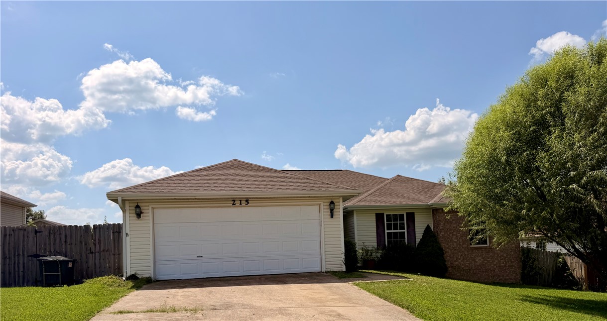 Welcome to 215 Elizabeth Dr! Tucked in a quiet cul-de-sac, this 3 BR / 2 BA, 1,630 sq. ft. home is packed with high-value updates. Major systems are taken care of with a brand-new Rheem HVAC system (2026) and new roof (2023). Enjoy hard-wired internet connections in the living room and all bedrooms—ideal for work or gaming. All appliances and window blinds stay! Additional recent improvements include a new garage door opener, disposal, primary toilet, and guest bath lighting (2024), plus newer carpet (2022). Move-in ready and built for easy living—see it today!
