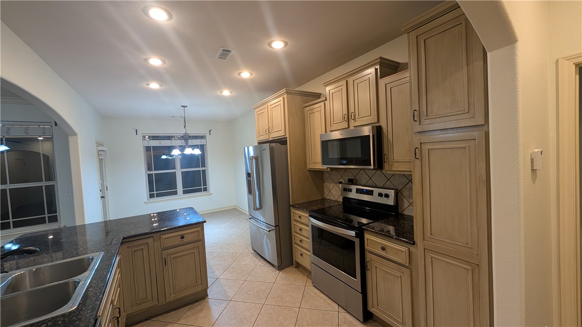 Crofton Manor Sub - Residential Lease