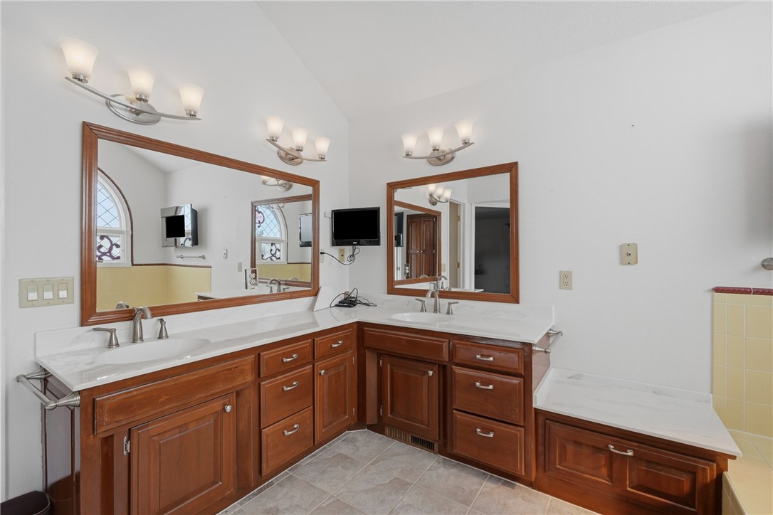 Unit 112 Holiday Island - Residential