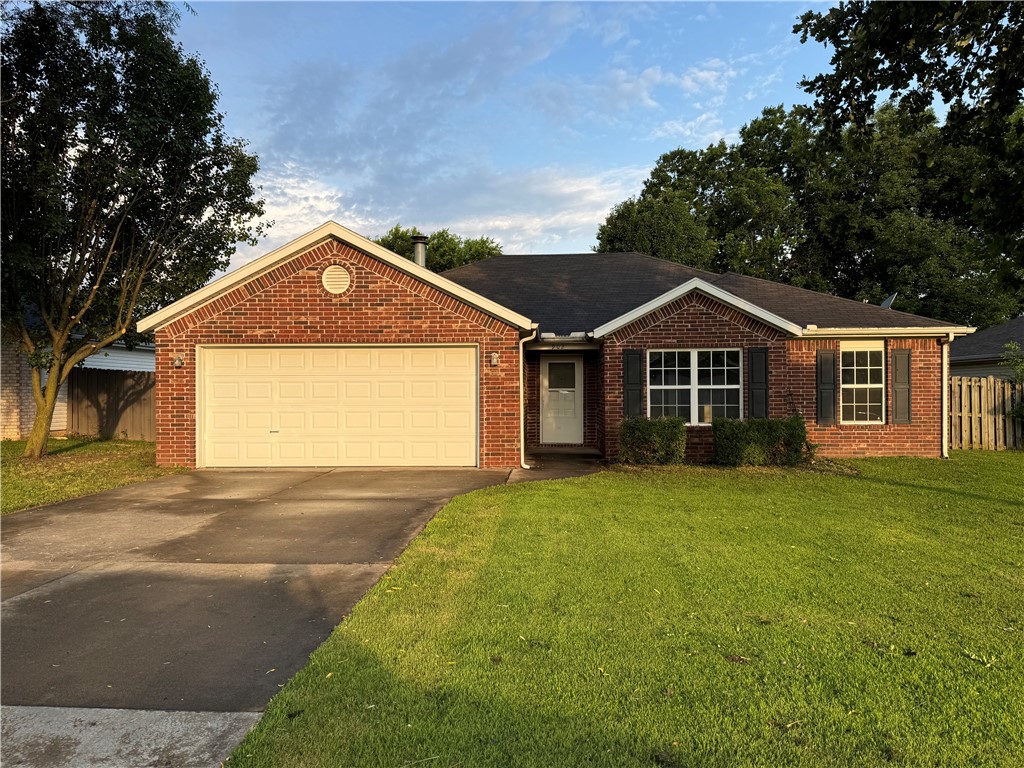 Great 3 bedroom 2 bath home. Living room has trey ceiling, fireplace and wood flooring. Eat in kitchen with lots of storage and pantry. All bedrooms have wood style flooring, Master bedroom has large walk in closet and bath features double sinks. Fenced back yard with covered patio.