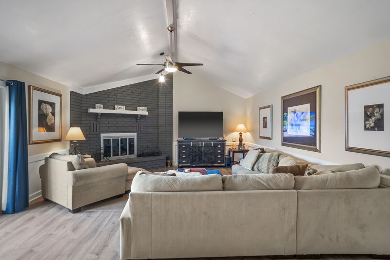 Chateau Terrace Unit 1 Ph 1 Rogers - Residential