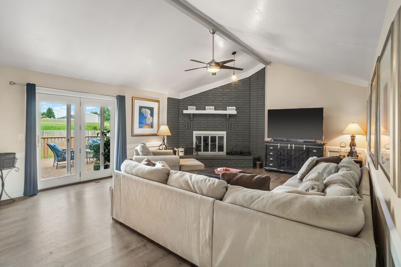 Chateau Terrace Unit 1 Ph 1 Rogers - Residential