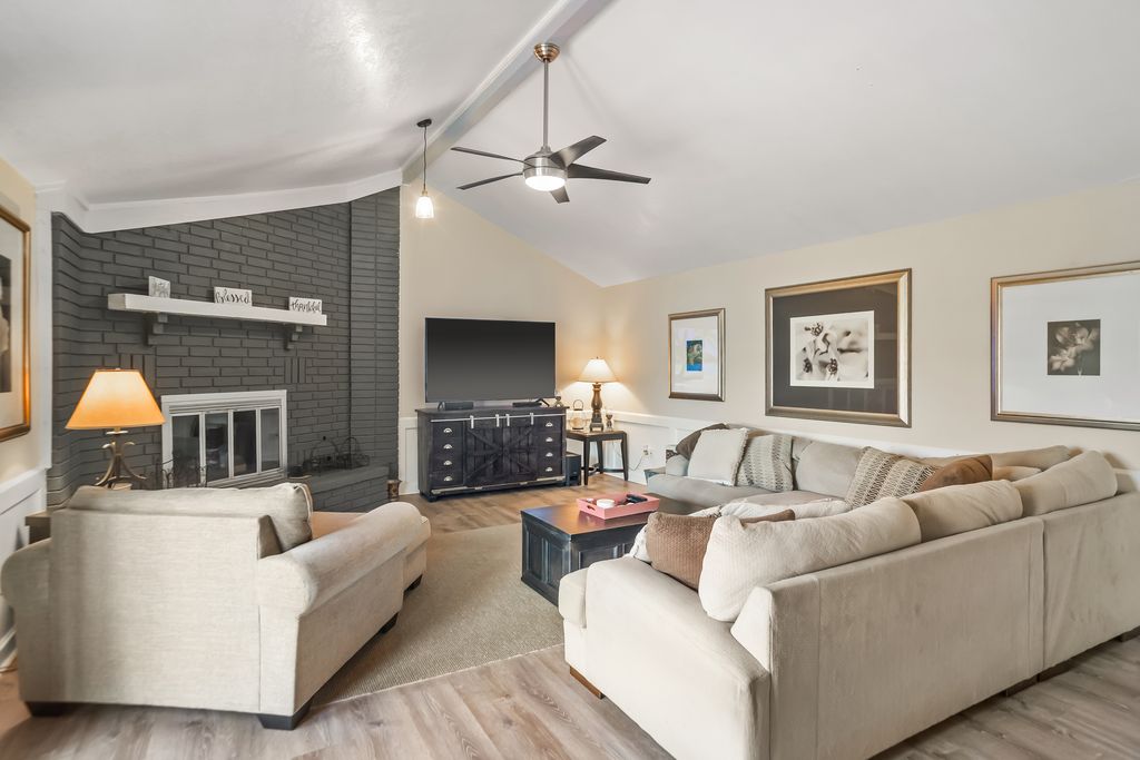 Chateau Terrace Unit 1 Ph 1 Rogers - Residential